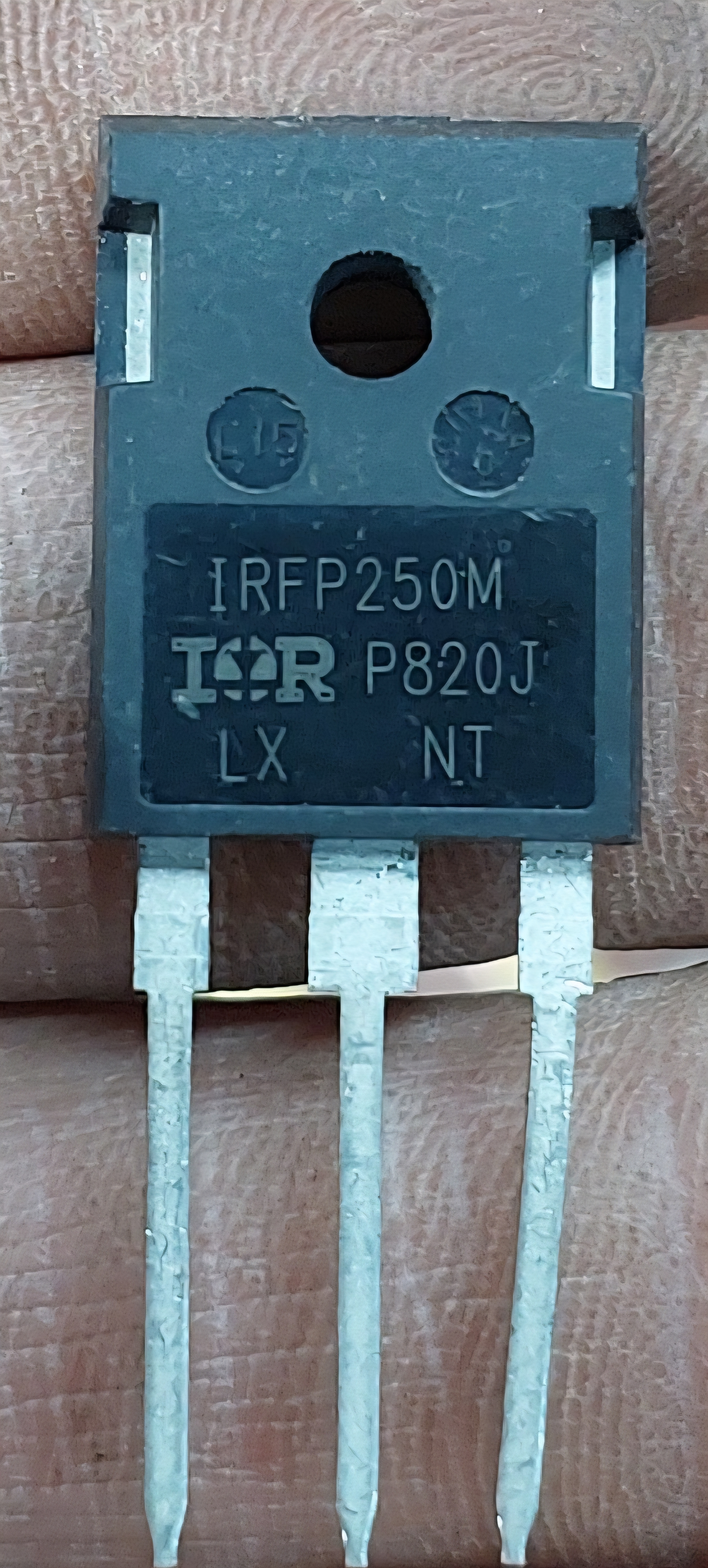 ترانزیستور IRFP250M